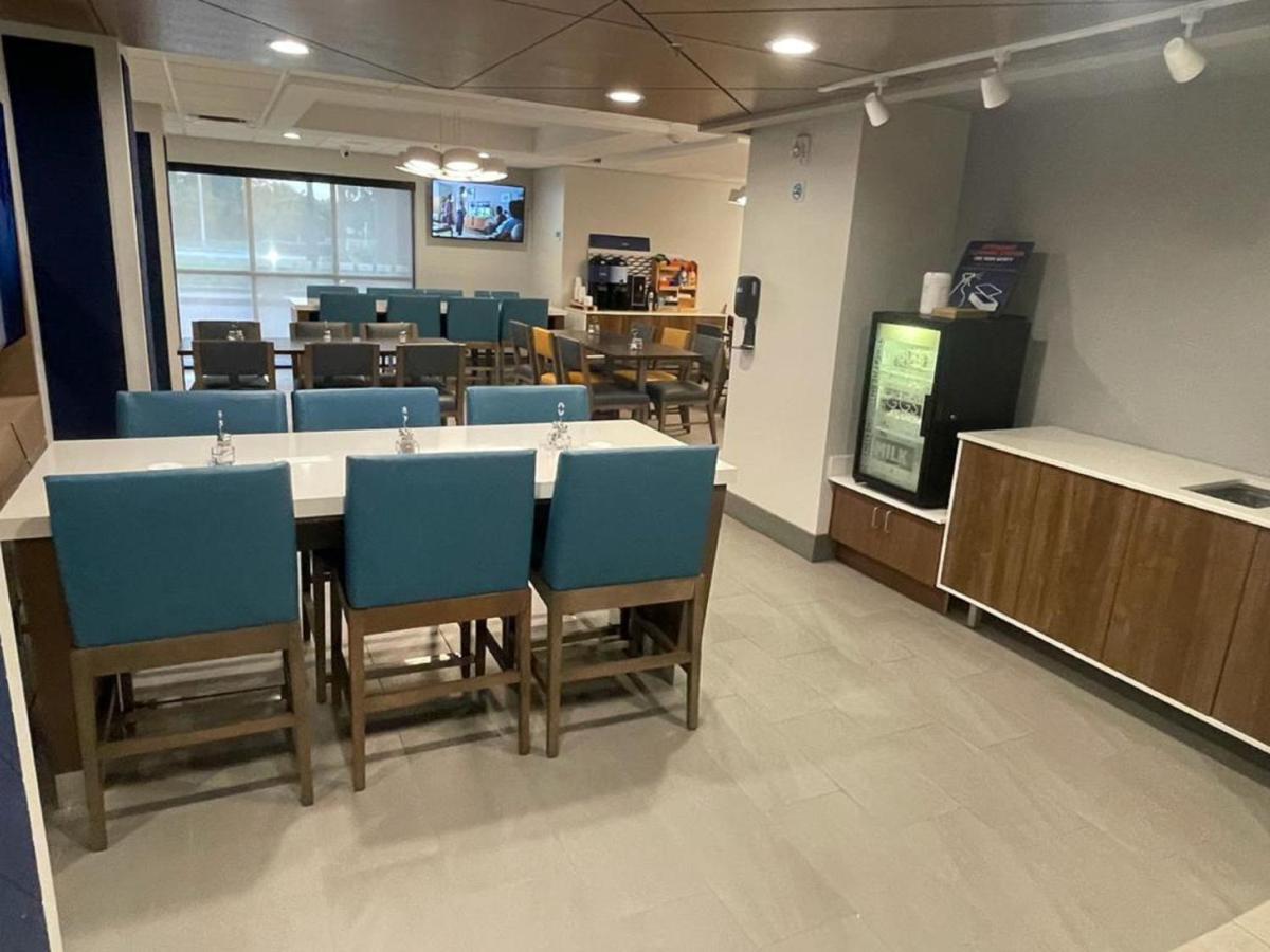 Holiday Inn Express Fort Lauderdale North - Executive Airport By Ihg Luaran gambar